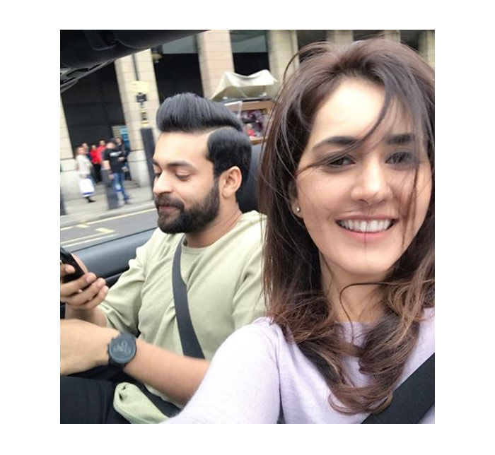 raashi khanna,tholiprema,varun tej,rashi khanna twitter  'తొలిప్రేమ' అంటే ఇదేనేమో..! 