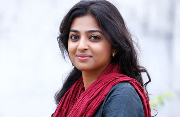 radhika apte,jambaria,heroine,interview  ఆ ఒక్కటీ అడగొద్దంటోంది...!