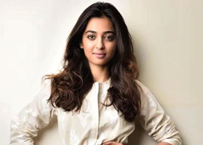 radhika apte,revealed,serious,problem,bollywood,hollywood,remuneration  ఈ హాట్‌ భామకు డబ్బులు ఎగ్గొడుతున్నారట..!