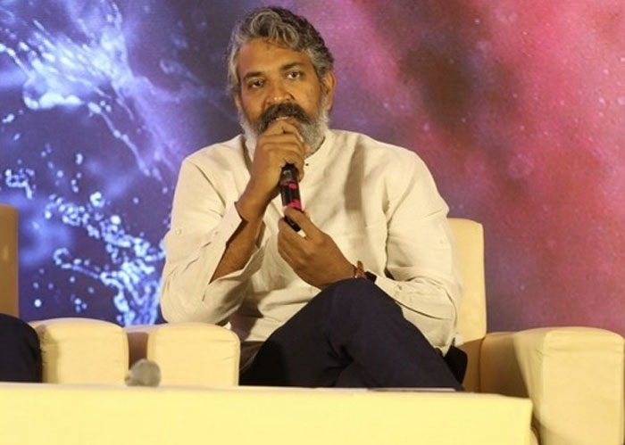 rajamouli,mahesh babu,seetha rama raju,jamesbond,roles,press meet  అల్లూరిగా మహేష్ అంటే రెస్పాన్స్ రాలేదు: జక్కన్న