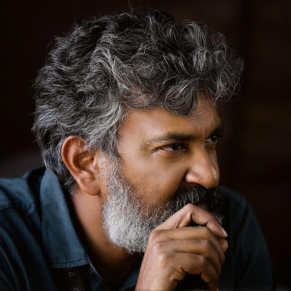 rajamouli,rrr movie,rajamouli straight bollywood film  స్ట్రయిట్ గా బాలీవుడ్ కి వెళుతున్న జక్కన్న 