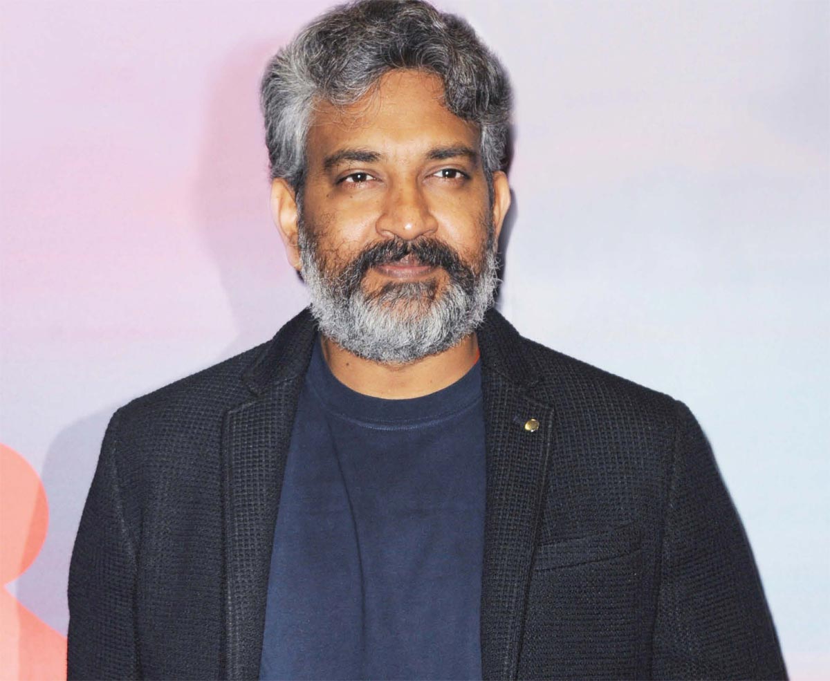 s s rajamouli,rrr pan india movie,ntr with ram charan,ram charan as alluri sita ramaraju,komaram bheem as ntr,rajamouli,jakkanna,ntr rrr movie,ram charan rrr movie,rajamouli rrr,d.v.v danayya,dvv entertainment,alia bhatt,ajay devagan  రిలీజ్ డేట్ ఇచ్చి రిలాక్స్ అవుతున్న రాజమౌళి