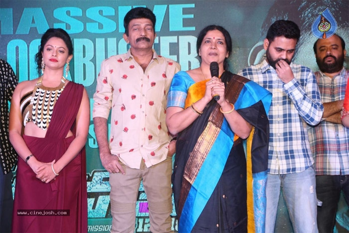 rajasekhar,jeevitha,psv garuda vega,success meet,chiranjeevi,balakrishna  చిరు, బాలయ్య మరో ఐదుగురు!