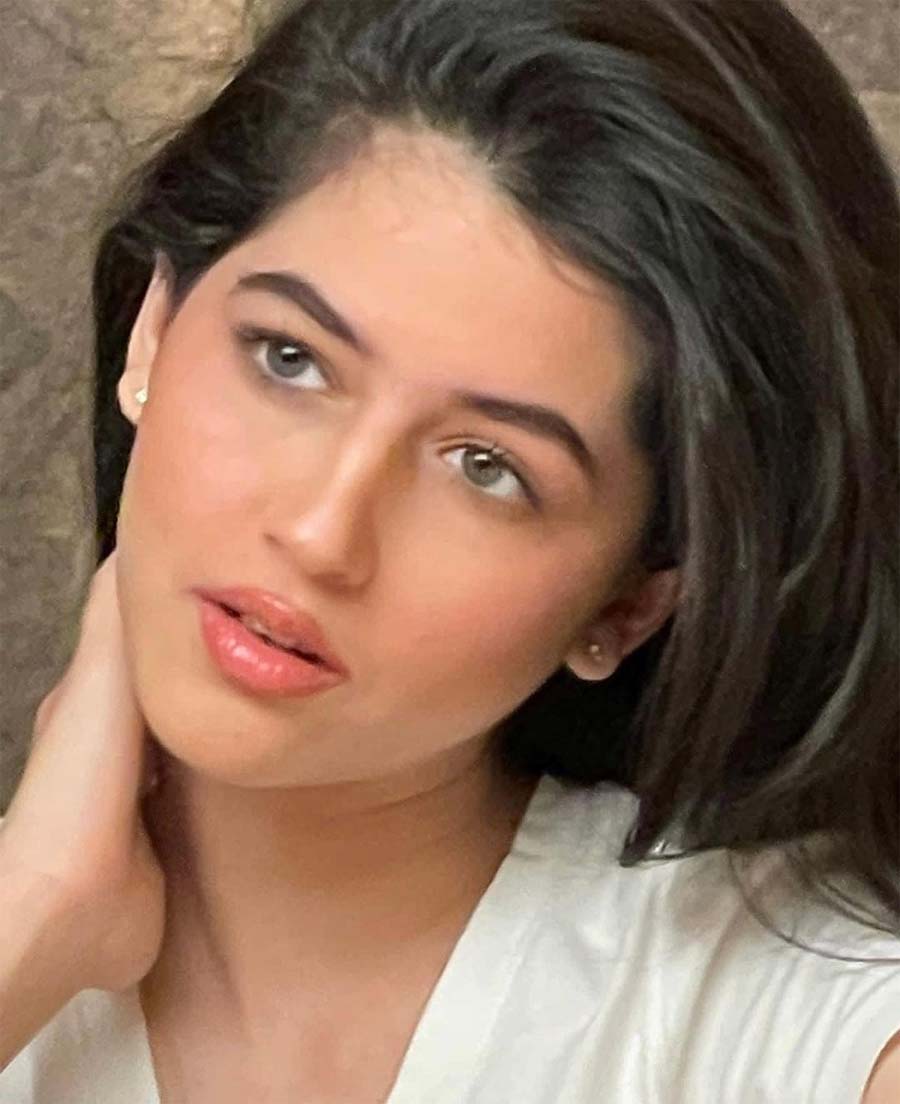 naomika saran  అగ్ర‌ న‌టుడి కుమార్తె న‌ట‌న‌లోకి
