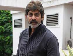 rajinikanth,anushka,jagapathi babu  రజనీ, అనుష్క వద్ద పాఠాలు నేర్చుకున్న జగపతిబాబు!