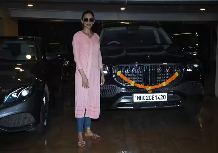 rakul preet singh,luxury car,heroine  నెల తిరక్కుండానే రకుల్ మరో ఖరీదైన కారు!