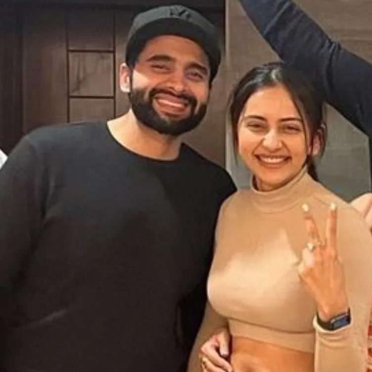 love birds,rakul preet singh,jackky bhagnani,rakul dinner date  బాయ్ ఫ్రెండ్ తో డిన్నర్ డేట్ లో రకుల్ 