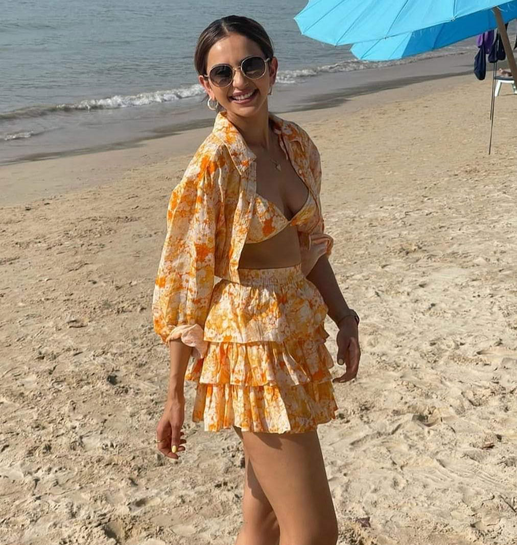 rakul preet singh,thailand  థాయిలాండ్ బీచ్ లో రకుల్ కొత్తందాలు 