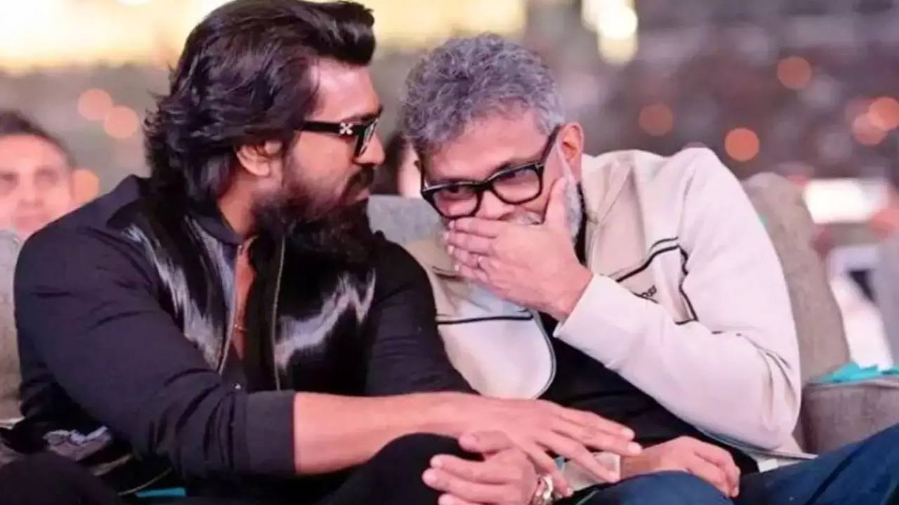 sukumar  చ‌ర‌ణ్ బ‌ర్త్ డే కు స‌కుమార్ ట్రీట్!