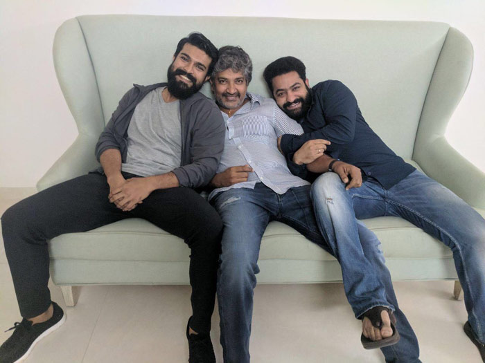 ss rajamouli,ramcharan,junior ntr,social media  ఎన్టీఆర్, చరణ్, రాజమౌళి- పండగ తెచ్చేశారు!