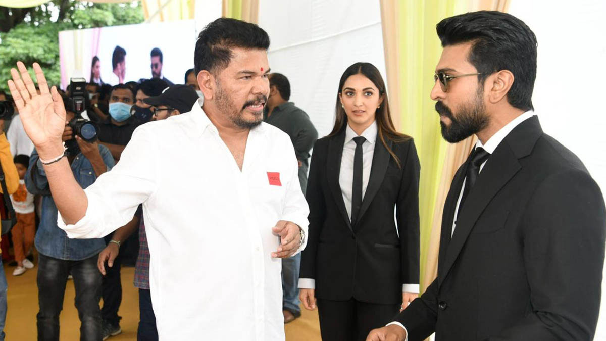 ram charan  శంకర్ ని ఇరకాటంలో పెట్టిన చరణ్?
