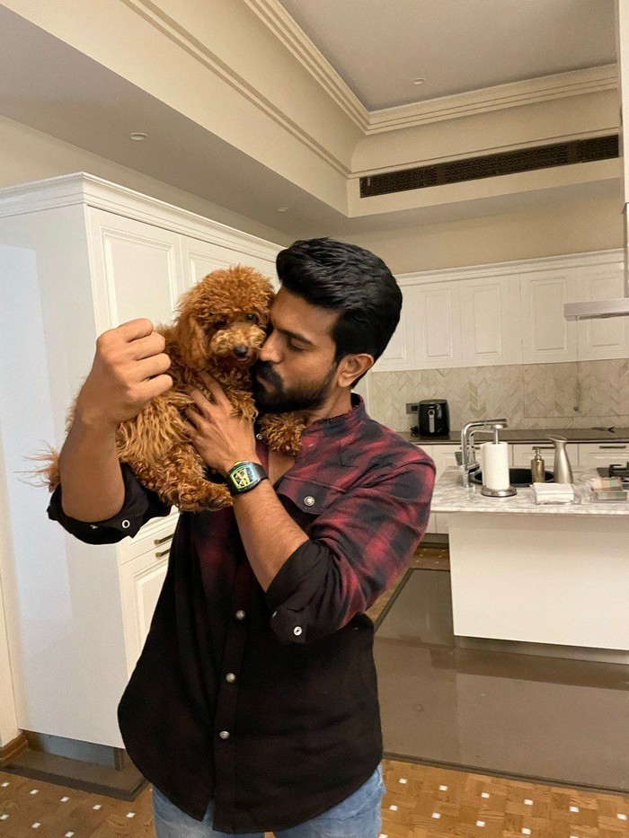 Ram charan welcomes his new pet న్యూ పెట్ Rhyme తో రామ్ చరణ్