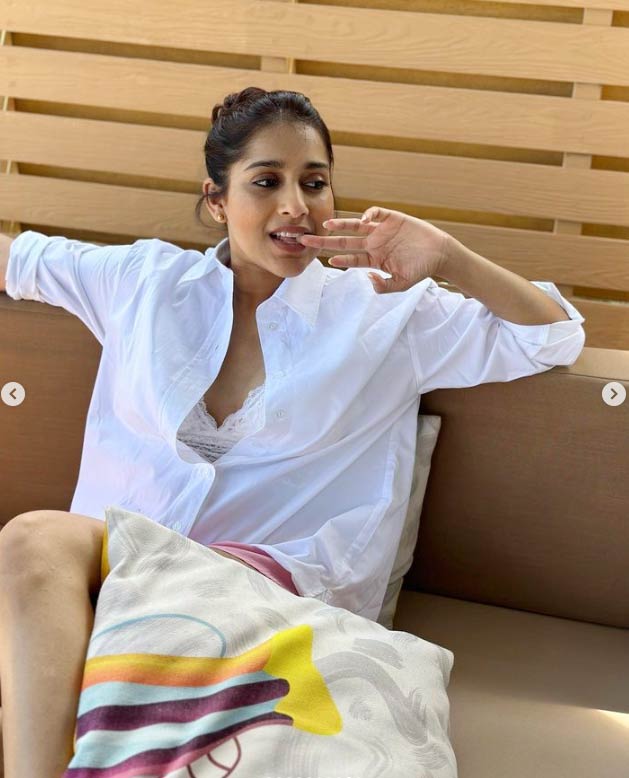 rashmi gautam,maldives vacation  హద్దులు దాటేసిన జబర్దస్త్ అందాలు