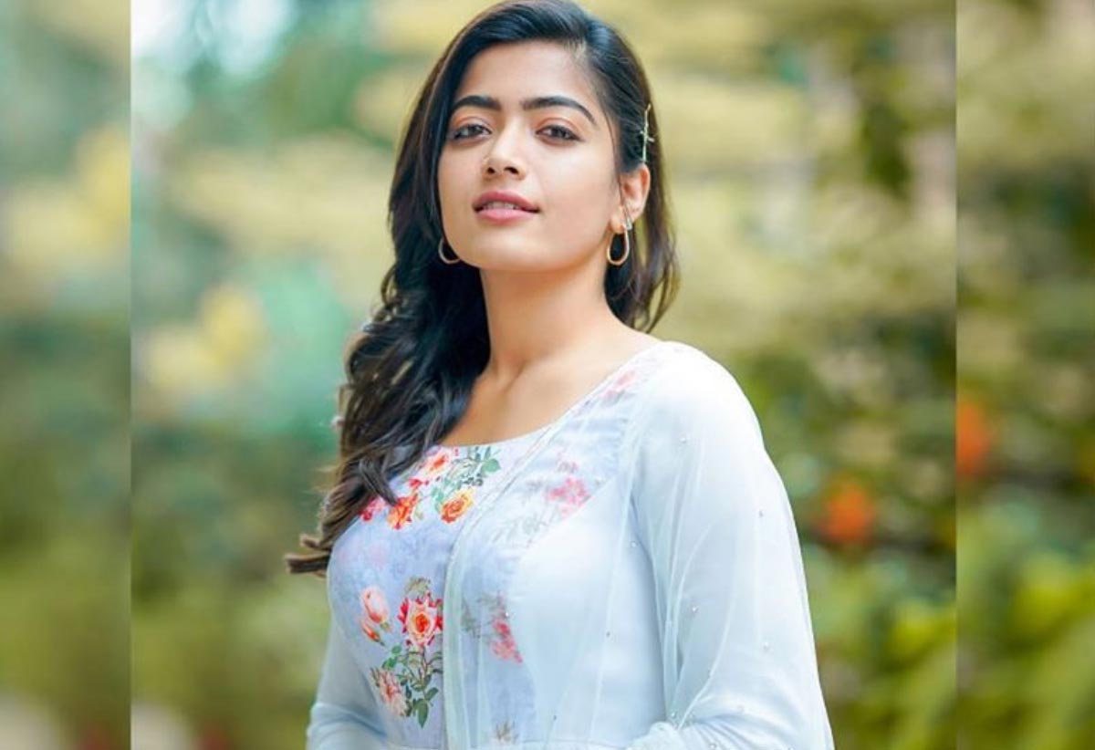 rashmika,love affair,young hero,fired,heroine  నేను సింగిలే.. ఆ రాతలు రాయకండి: రష్మిక