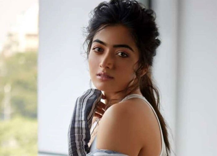 rashmika mandanna,gossips,social media,vijay deverakonda,rahsmika strong punch  నన్ను నొప్పించడంలో మీరు సక్సెస్..కంగ్రాట్స్: రష్మిక