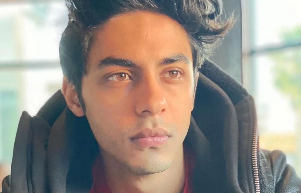 shah rukh khan,shah rukh khan son aryan khan,questioned by ncb,  రేవ్ పార్టీలో అడ్డంగా దొరికిన బాలీవుడ్ హీరో కొడుకు 