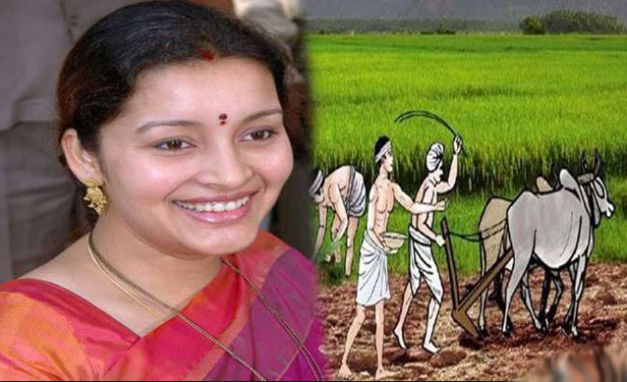 renu desai,telugu film,directing,farmers,suicide  రేణుకి సమాజ స్పృహ ఎక్కువే..! 