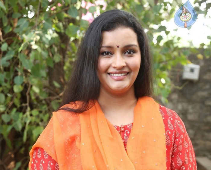 renu desai,single parent,akira nandan,aadhya,ill health condition  రేణుదేశాయ్‌ ఆవేదనలో కూడా అర్ధం వుంది! 