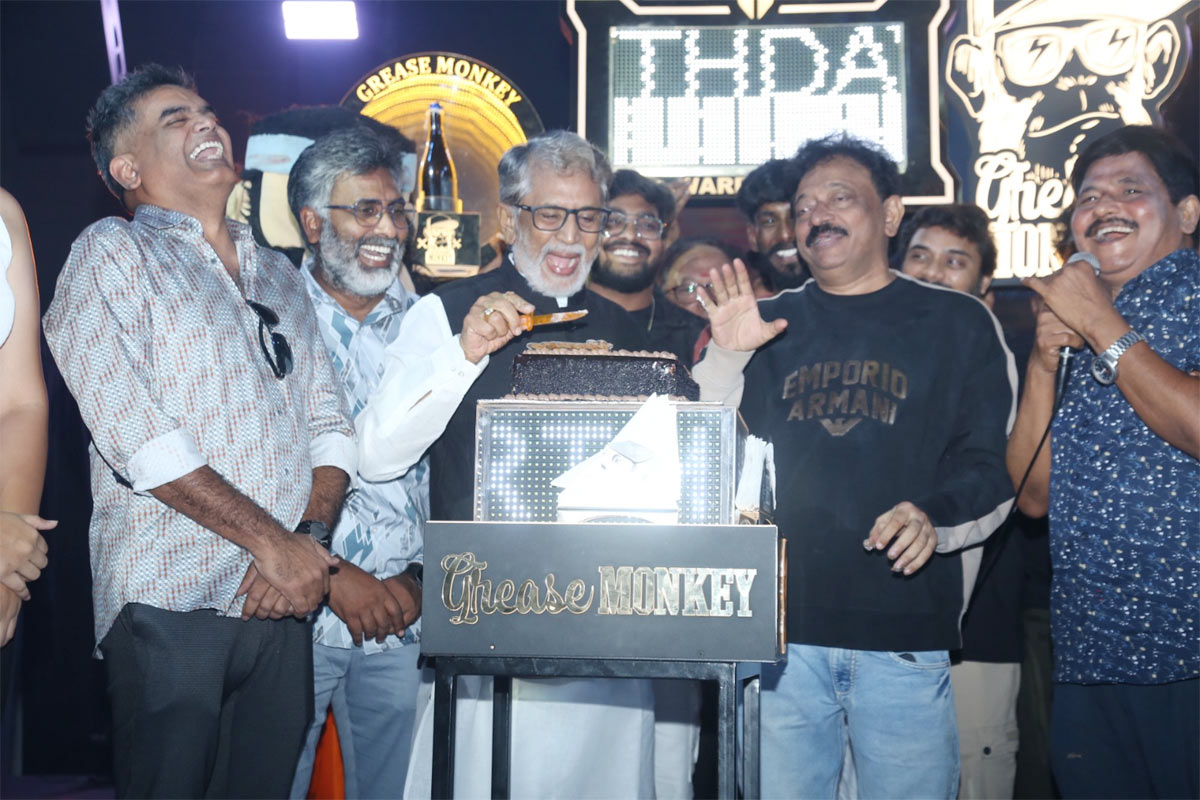 revu movie  రేవు పార్టీలో హేమా హేమీలు. 