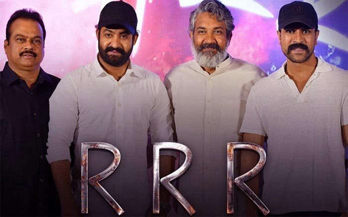 rajamouli,ram charan,ntr,rrr,beats,baahubali 2,records,pre release,business  ‘బాహుబలి 2’ రికార్డ్స్ తిరగరాసే దిశగా ‘RRR’