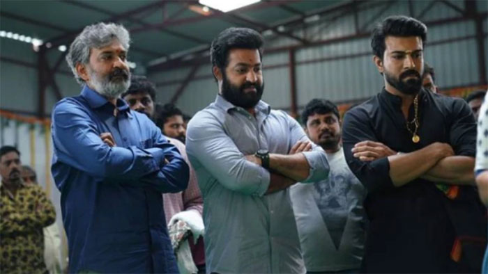 rajamouli,ram charan,ntr,rrr movie,scenes leaked  RRR: ఆ రెండూ హైలెట్ అంటున్నారు