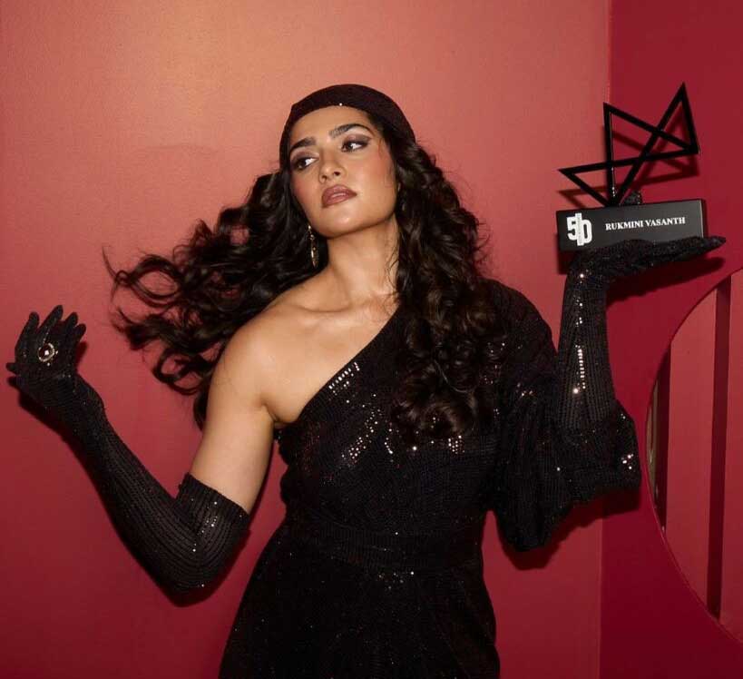 rukmini vasanth  ఎన్టీఆర్ డ్రాగన్ హీరోయిన్ గ్లామర్ రచ్చ