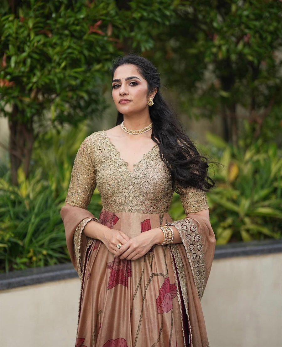 rukmini vasanth  టాక్సిక్: రా అండ్ రస్టిక్‌- రుక్మిణి వసంత్ 