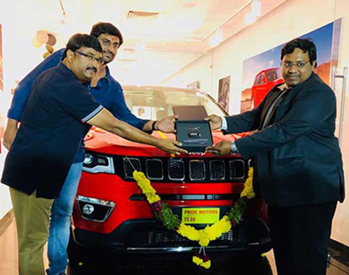 ajay bhupathi,rx 100,rx 100 producer,gift,car gift  RX 100 దర్శకుడికి అదిరి పోయే గిఫ్ట్