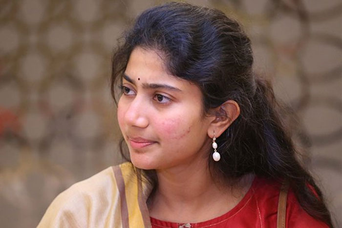 sai pallavi,threatens,walk out,virata parvam,venu oodugula,rana daggubati  సాయిపల్లవి కోపానికి కారణం ఇదే..!