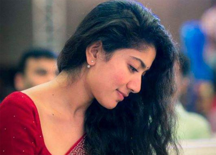 sai pallavi,clarity,no lip locks,no exposing,parents,children  లిప్‌లాక్స్‌ వంటివాటిపై సాయిపల్లవి క్లారిటీ..!