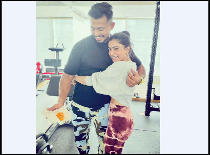 samantha,fitness trainer,actress samantha,yashoda,junaid shaikh,success  సమంత హగ్ చేసుకున్న ఆ వ్యక్తి ఎవరు?