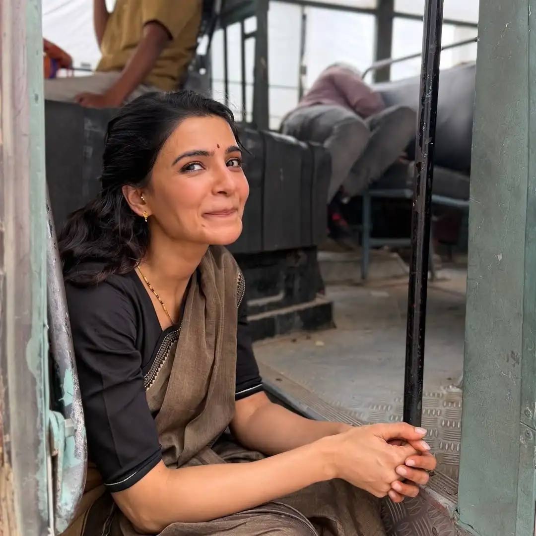 samantha  బంగారమే ఆదుకోవాలి 