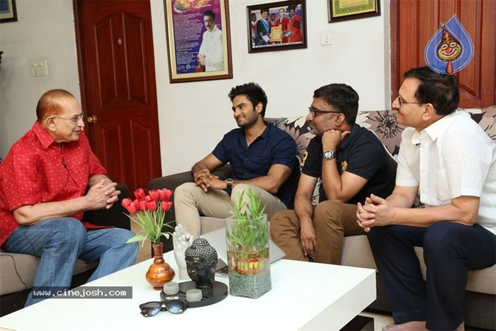 super star krishna,sammohanam team,sudheer babu,mohan krishna,sivalenka krishna prasad,chit chat  సూపర్ స్టార్ తో 'స‌మ్మోహ‌నం' టీం చిట్ చాట్!