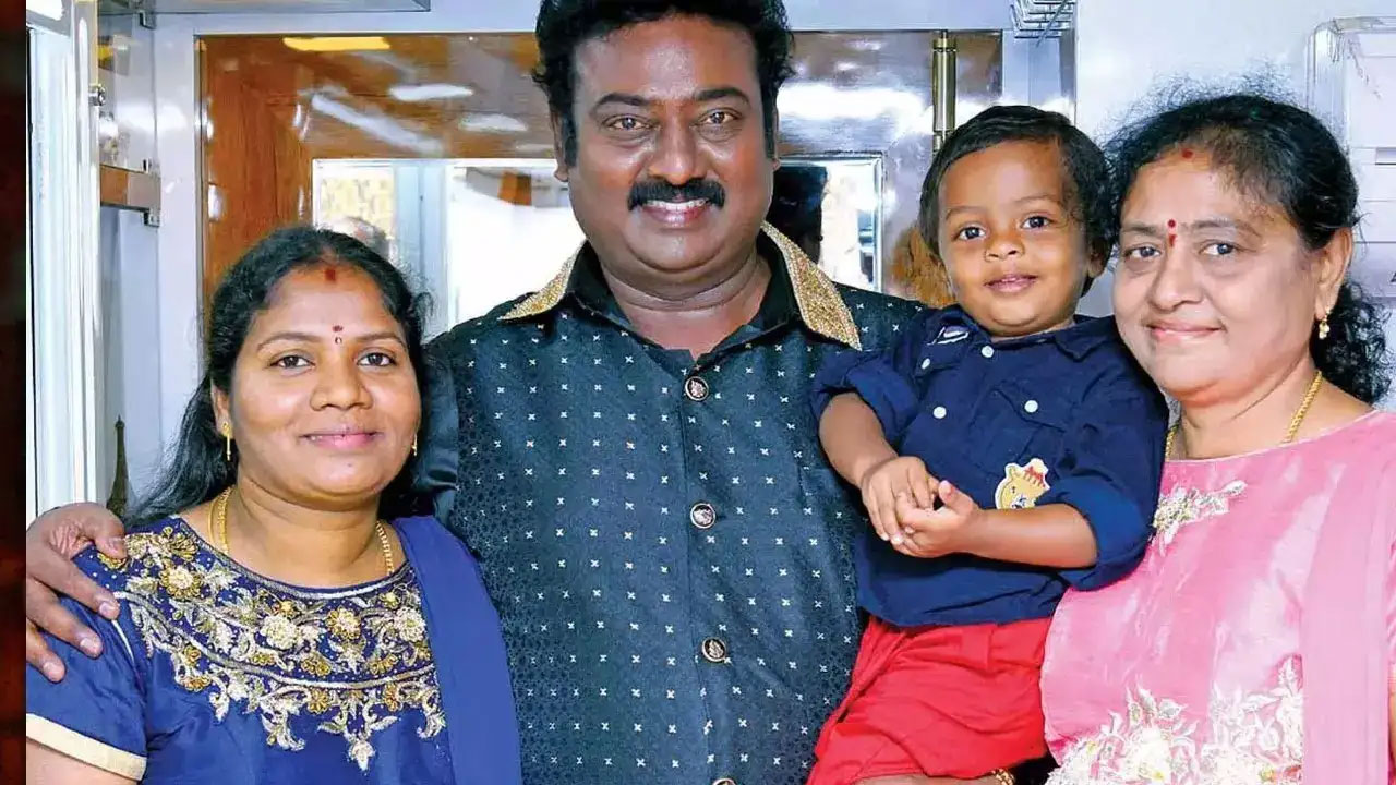 saravanan  ఇద్దరి భార్యలతో అడ్డంగా దొరికిన జైలర్ నటుడు 