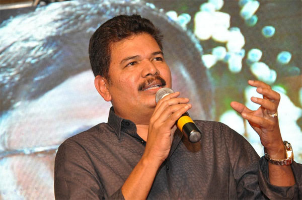 shankar,robo2,rajinikanth,kabali movie,amy jackson  శంకర్‌ వెనక్కి తగ్గాడు..! 