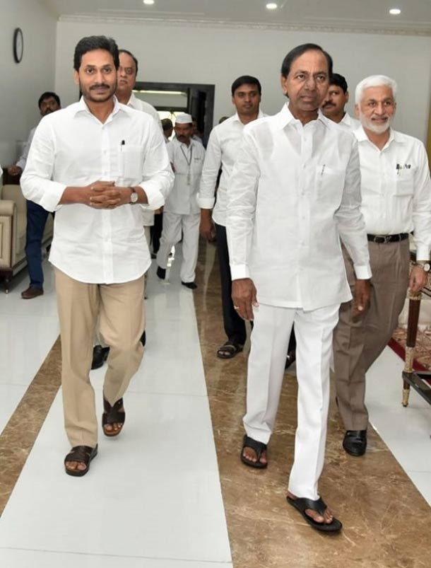 sharmila  జగన్-కేసీఆర్ మరీ ఇంత నీచంగానా
