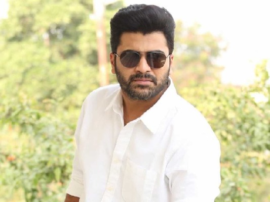 sharwanand,jaanu,ranarangam,chadoo mondeti,sreekaram,kishore reddy director   శర్వానంద్ పాన్ ఇండియా ప్లాన్..?