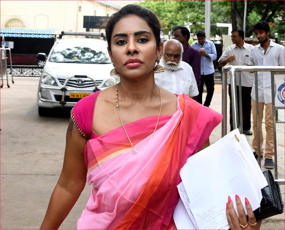 sri reddy  వైసీపీ కోసం ప్రాణం పెట్టింది.. కానీ.. 
