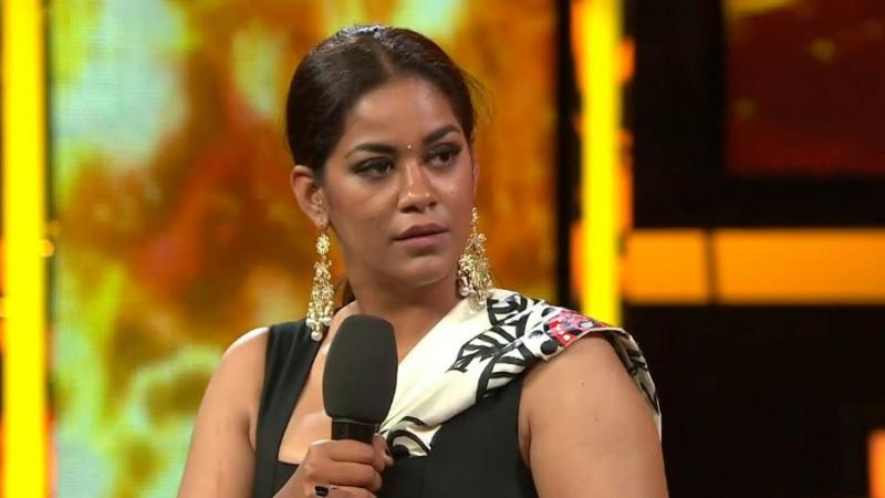 mumaith khan,bigg boss ott,bigg boss telugu,bigg boss non stop,akhil,bindu madhavi  బిగ్ బాస్ లోకి రీ ఎంట్రీ ఇచ్చేసింది 