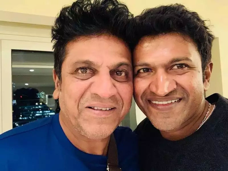 shiva rajkumar,puneeth rajkumar,kannada heroes,puneeth raj kumar photos  పునీత్ ఫొటో చూసినా తట్టుకోలేకపోతున్నా