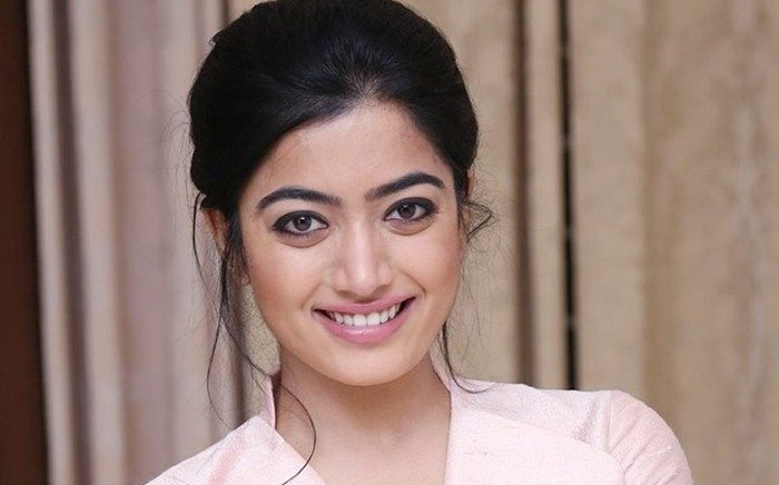 rashmika mandanna,remuneration,movies  రష్మిక ఇంత తక్కువకే వచ్చేస్తుందా..?