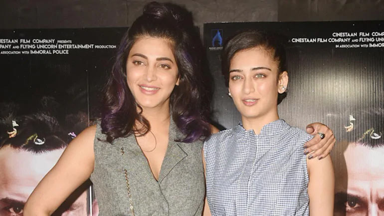 shruthi haasan,akshara haasan,kamal daughters,sruthi hasan,akshara hasan  చెల్లి డైరెక్షన్ అక్క హీరోయిన్ 