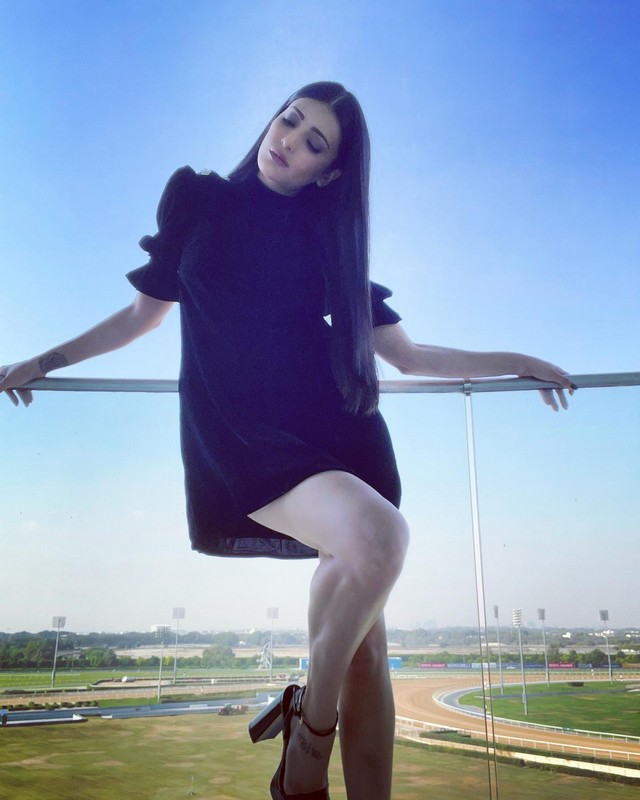 shruti haasan,shruti haasan news,shruti haasan new pic viral,salaar heroine shruti haasan,salaar movie  బ్లాక్ బేబీ శృతి హాసన్ దుబాయ్ లో