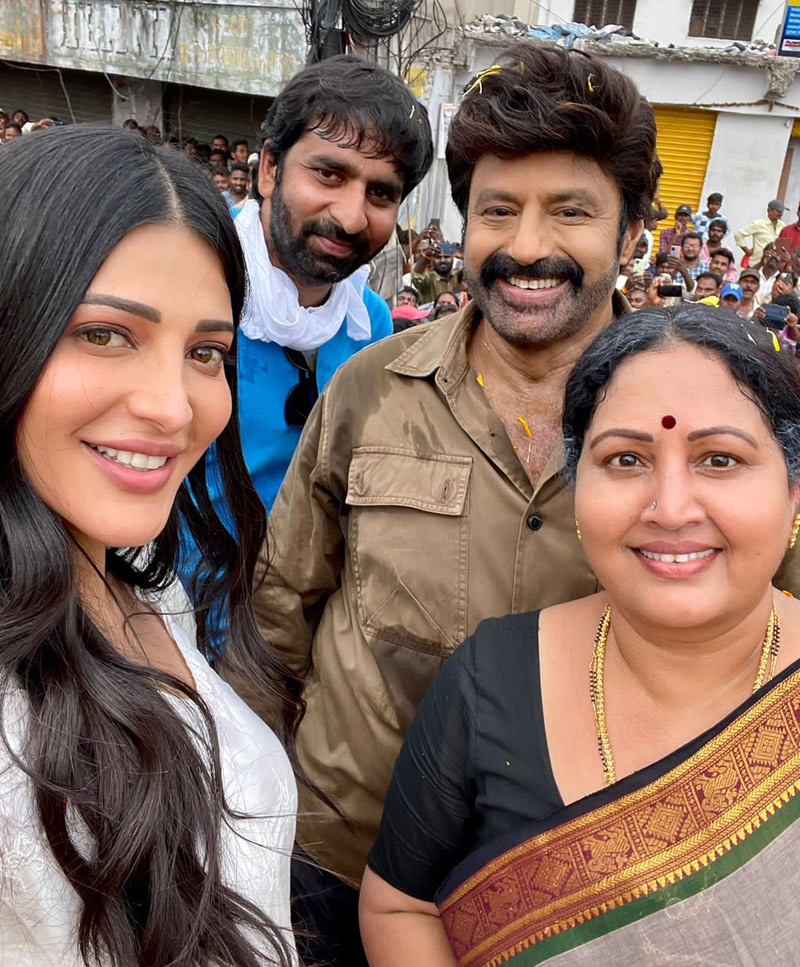 nandamuri balakrishna,gopichand malineni,nbk107,shruti haasan  బాలయ్య తో శృతి హాసన్ సెల్ఫీ అదిరింది