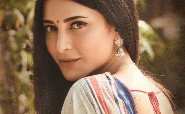 shruti hasan,vakeel saab,pawan kalyan,dil raju,venu sriram  వకీల్ సాబ్ ని ఇబ్బంది పెడుతున్న శృతి హాసన్..?