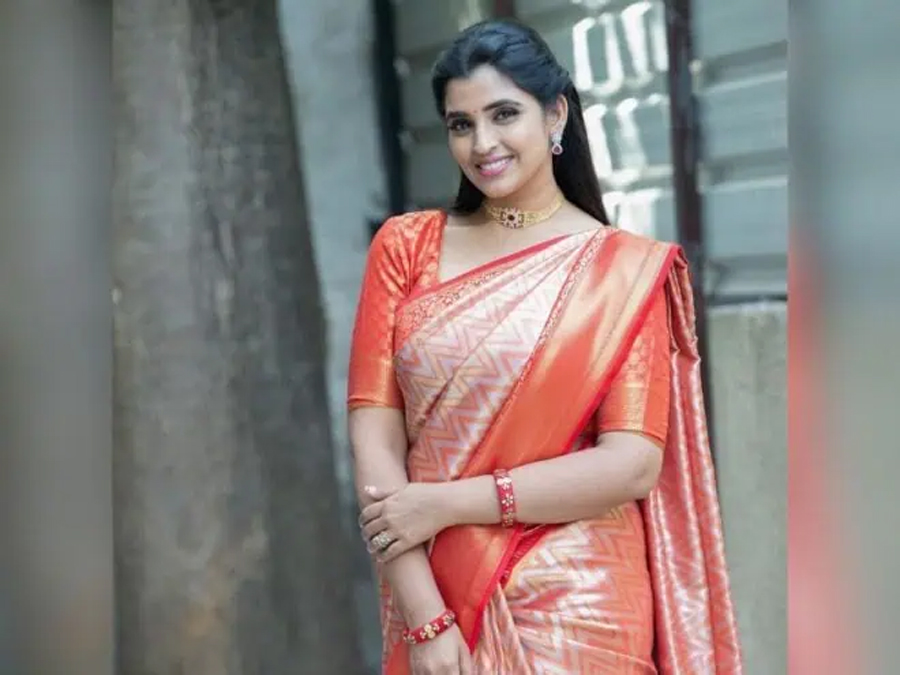 shyamala  పోలీస్ విచారణకు వైసీపీ ప్రతినిధి శ్యామల 