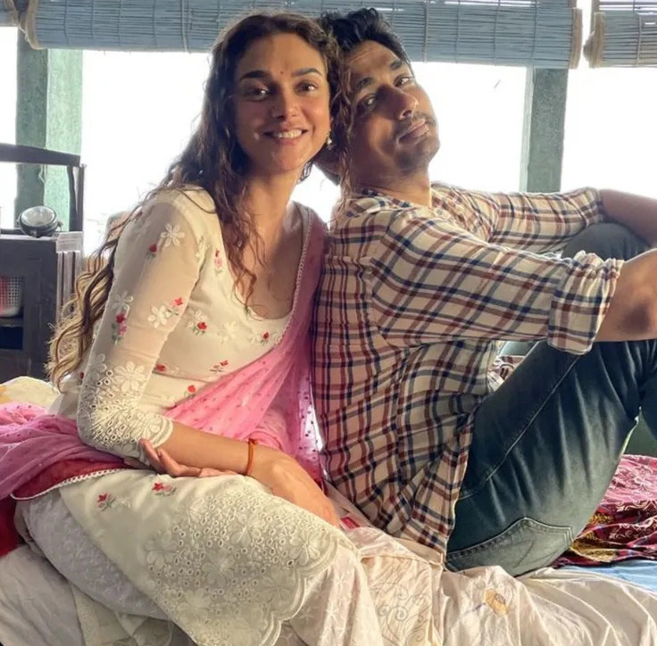 actor siddharth,aditi rao hydari,mumbai  తిరిగితే తప్పులేదు, ఫోటో తీస్తే పొడుచుకొచ్చింది