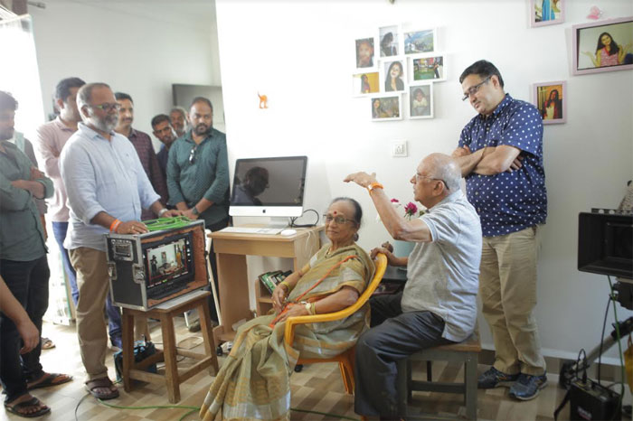 singeetaam,srinivasa rao,directs,assistant director,movie,scene  శిష్యుడి చిత్రానికి సీన్ డైరెక్ట్ చేసిన సింగీతం