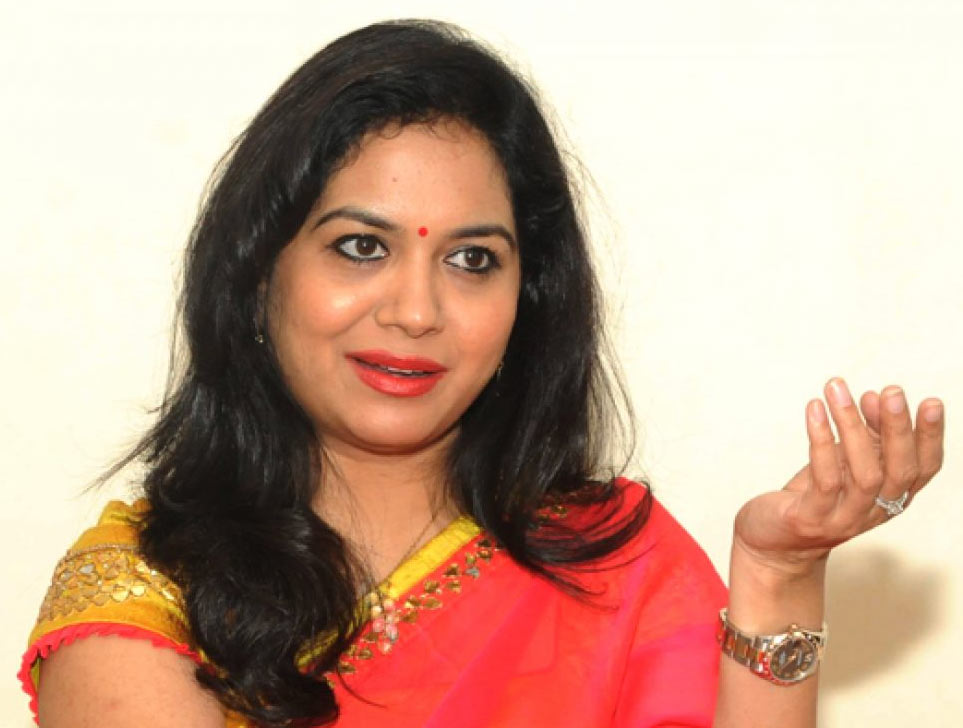 singer sunitha,netizen,whatsapp number,live,singer sunita replied  నెటిజెన్ కి సింగర్ సునీత షాక్