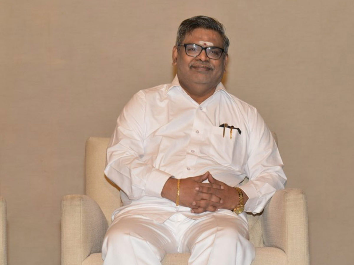 sirivennela seetharama sastry,sirivennela seetharama sastry funeral update,film chamber,mahaprasthanam  ఉదయం పదిన్నరకు సిరివెన్నెల అంత్యక్రియలు 